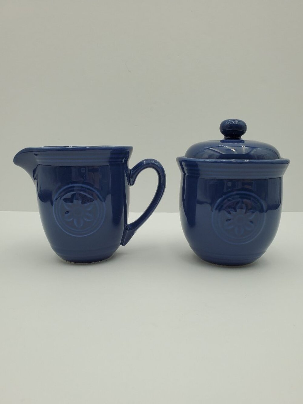 Oneida Petals Cobalt Creamer & Sugar Bowl with Lid Blue Bell Creamer Set